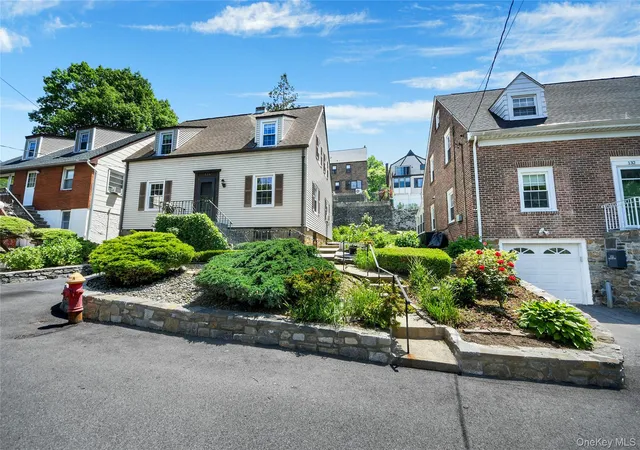 3rd image of 136 Midland Ave, Yonkers, NY 10705 | MLS# 1003979
