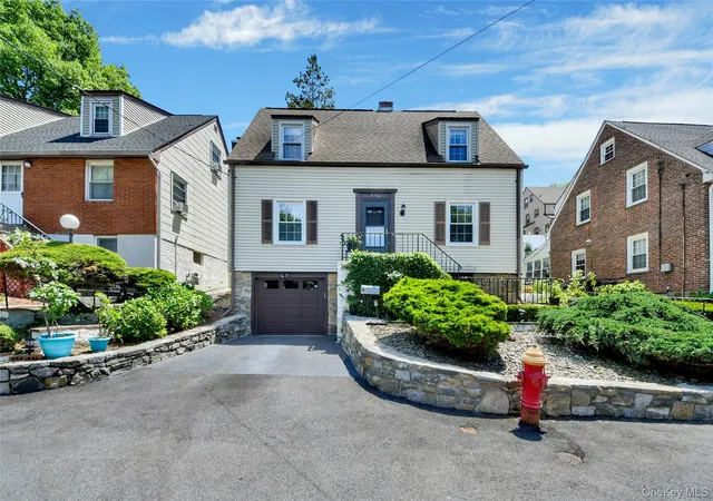 4th image of 136 Midland Ave, Yonkers, NY 10705 | MLS# 1003979
