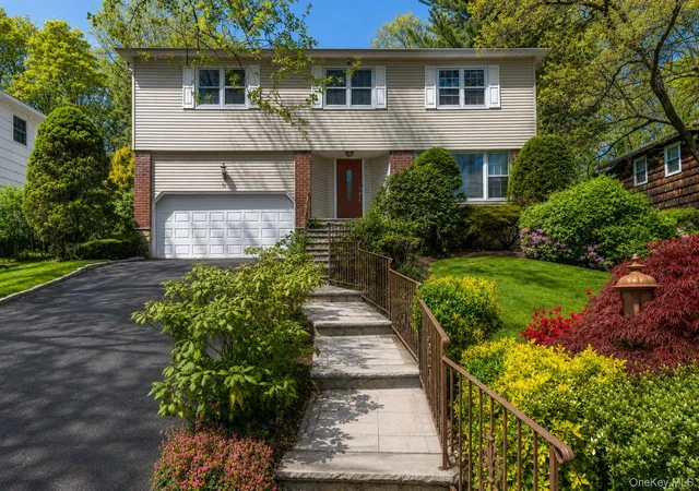 Homes for sale in New Rochelle, NY | 24 Sheldrake Pl, New Rochelle, NY 10804 | MLS# 1003981