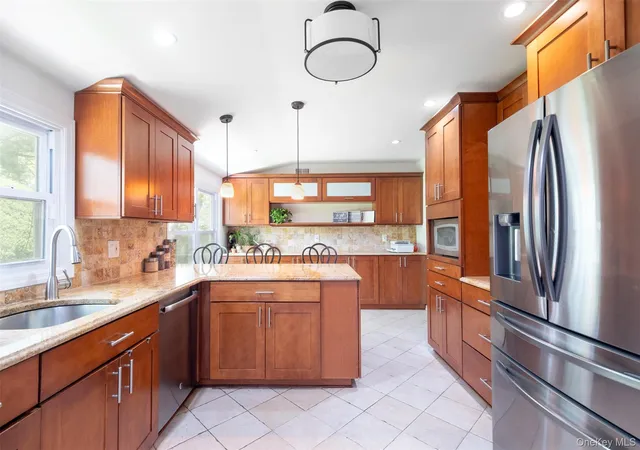 3rd image of 24 Sheldrake Pl, New Rochelle, NY 10804 | MLS# 1003981
