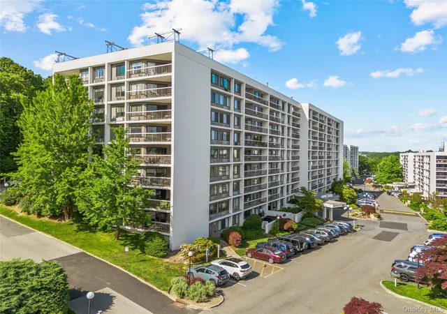 Homes for sale in Greenburgh, NY | 300 High Point Dr #514, Greenburgh, NY 10530 | MLS# 1003987
