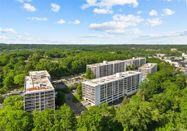Homes for sale in Greenburgh, NY | 300 High Point Drive, Greenburgh, NY 10530 | Houzeo