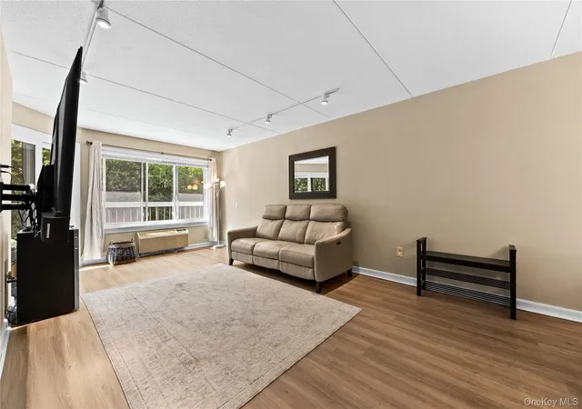 Homes for sale in Greenburgh, NY | 300 High Point Dr #514, Greenburgh, NY 10530 | MLS# 1003987