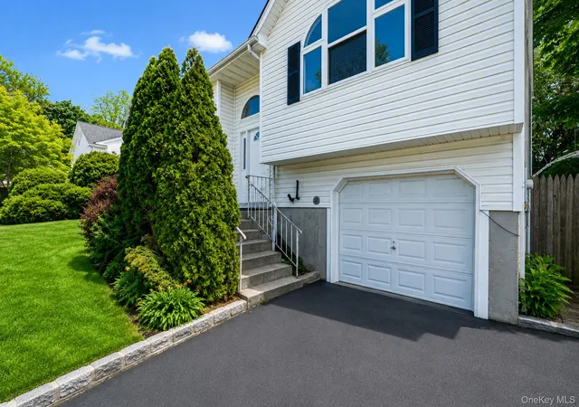 4th image of 57 Woodycrest Dr, Farmingville, NY 11738 | MLS# 1004026