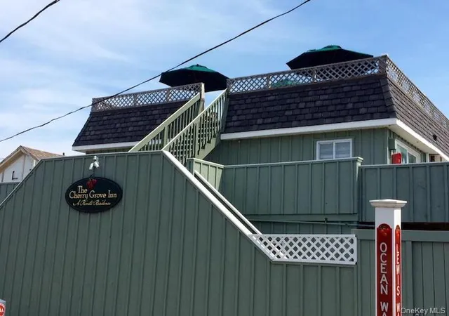 Condo for sale at 176 Ocean #15, Sayville, NY 11782 | MLS# 1004042