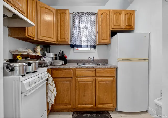 Photo 4 of House for sale at 76-14 69th Road, Middle Village, NY 11379 | MLS# 1004051 | Listing updated on 2026-08-28