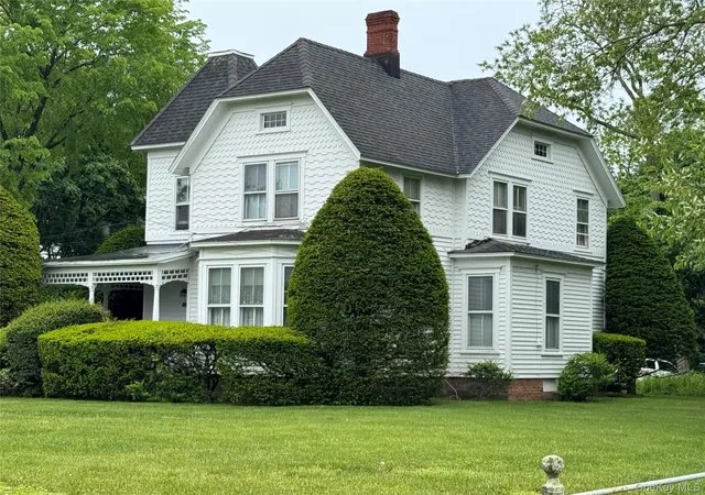 1st image of 454 Main St, Center Moriches, NY 11934 | MLS# 1004077