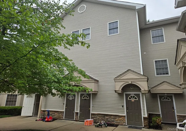 Homes for sale in Ramapo, NY | 10 Horizon Ct #302, Ramapo, NY 10952 | MLS# 1004090