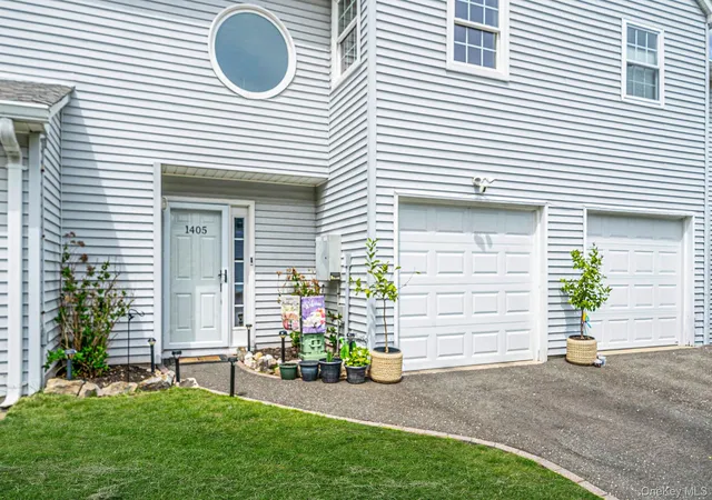 2nd image of 1405 Sara Cir, Port Jefferson Station, NY 11776 | MLS# 1004101