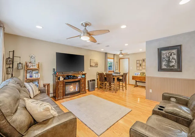 4th image of 242 Lower Rocky Point Rd, Sound Beach, NY 11789 | MLS# 1004108