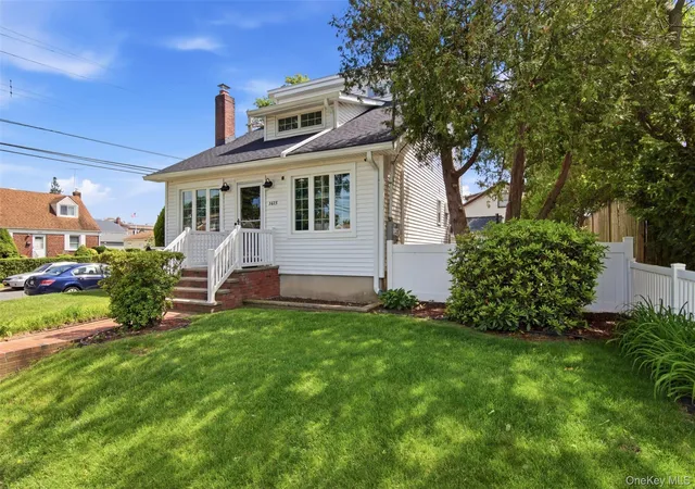 3rd image of 1615 Estelle Ave, Hempstead, NY 11003 | MLS# 1004119