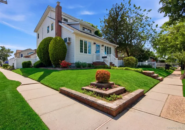 5th image of 1615 Estelle Ave, Hempstead, NY 11003 | MLS# 1004119