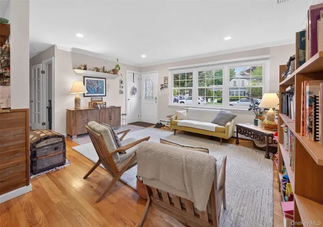 4th image of 220 Grant Ave, Smithtown, NY 11780 | MLS# 1004135