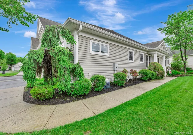 Photo 2 of Sale Pending at 45 Oak Run, Brookhaven, NY 11790 | MLS# 1004142 | Listing updated on 2026-09-13