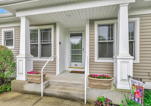 Photo 3 of Sale Pending at 45 Oak Run, Brookhaven, NY 11790 | MLS# 1004142 | Listing updated on 2026-09-13