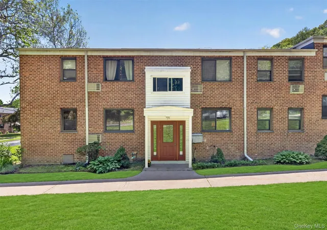 Homes for sale in Greenburgh, NY | 128 Virginia Rd #B, Greenburgh, NY 10603 | MLS# 1004160