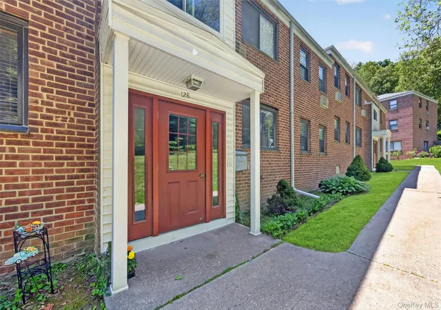 Homes for sale in Greenburgh, NY | 128 Virginia Rd #B, Greenburgh, NY 10603 | MLS# 1004160