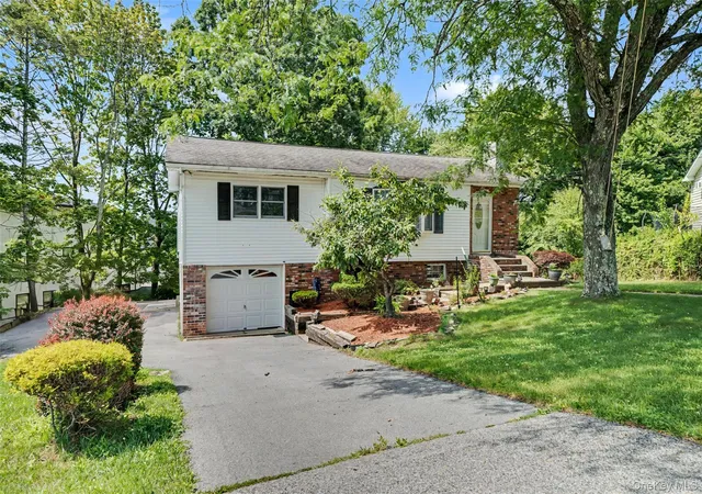Photo 1 of Single family home for sale at 1 Austin Ct, Monroe, NY 10950 | MLS# 1004165 | Listing updated on 2026-09-04
