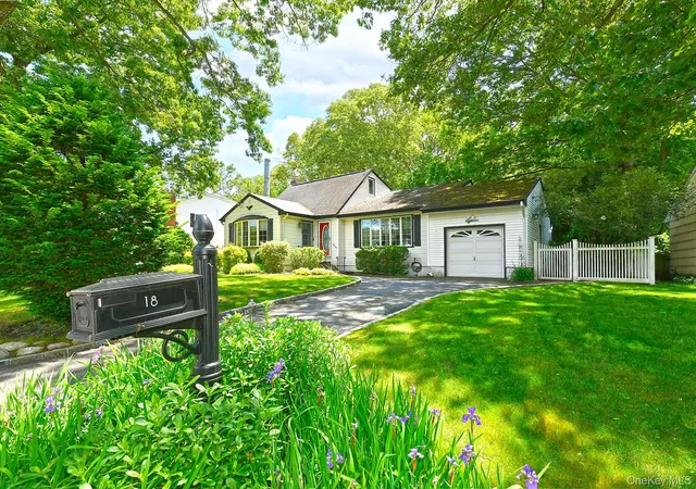 4th image of 18 Homeland Dr, Huntington, NY 11743 | MLS# 1004207