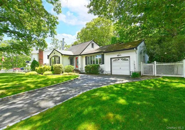 5th image of 18 Homeland Dr, Huntington, NY 11743 | MLS# 1004207