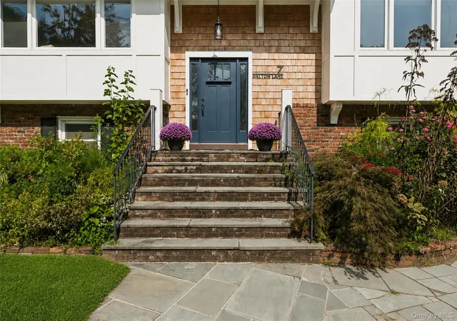 2nd image of 7 Dalton Ln, East Northport, NY 11731 | MLS# 1004241
