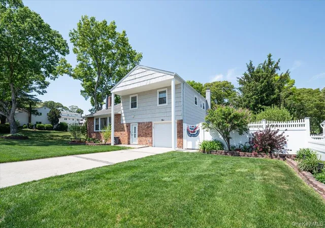 1st image of 5 Spruceton St, Brookhaven, NY 11784 | MLS# 1004260