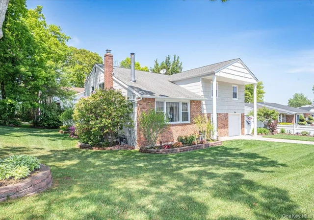 3rd image of 5 Spruceton St, Brookhaven, NY 11784 | MLS# 1004260