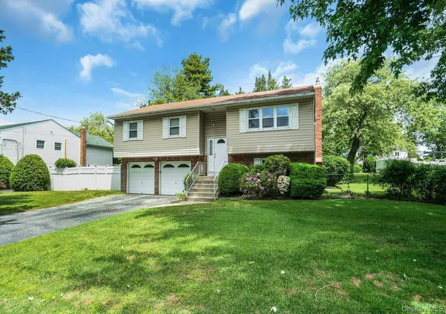 3rd image of 111 Daly Rd, Huntington, NY 11731 | MLS# 1004271