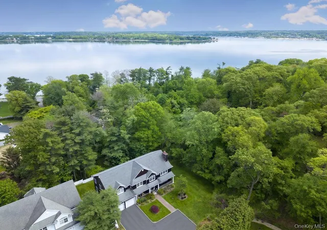 Photo 2 of Mansion for sale at 899 Harbor View Rd, Oyster Bay, NY 11771 | MLS# 1004278 | Listing updated on 2026-09-08