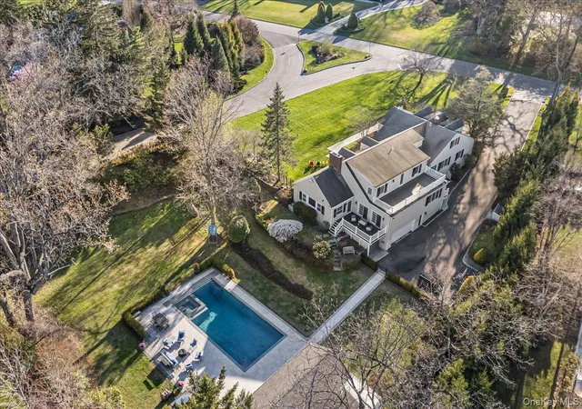 3rd image of 100 Elderfields Rd, North Hempstead, NY 11030 | MLS# 1004280