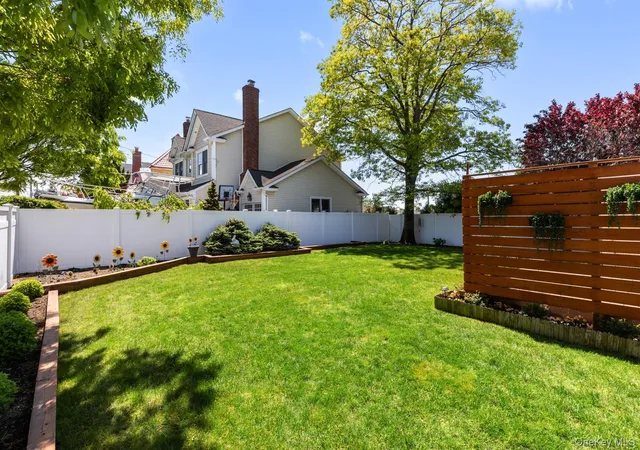 25th image of 102 Garfield Pl, Oyster Bay, NY 11758 | MLS# 1004316