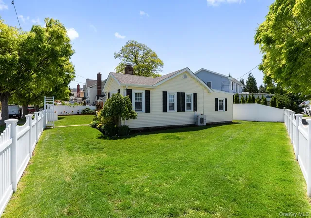 3rd image of 102 Garfield Pl, Oyster Bay, NY 11758 | MLS# 1004316