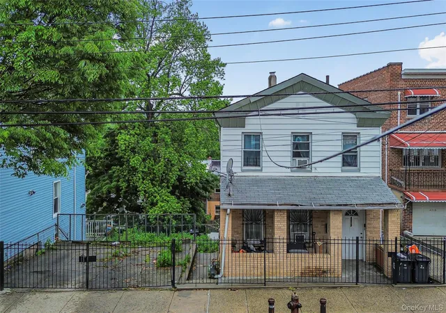 Photo 2 of House for sale at 4733 Carpenter Ave, Bronx, NY 10470 | MLS# 1004320 | Listing updated on 2026-07-15
