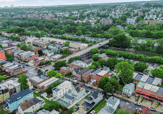 Photo 4 of House for sale at 4733 Carpenter Ave, Bronx, NY 10470 | MLS# 1004320 | Listing updated on 2026-07-15