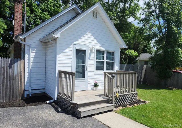 28th image of 95 Pleasure Ave, Ronkonkoma, NY 11779 | MLS# 1004332
