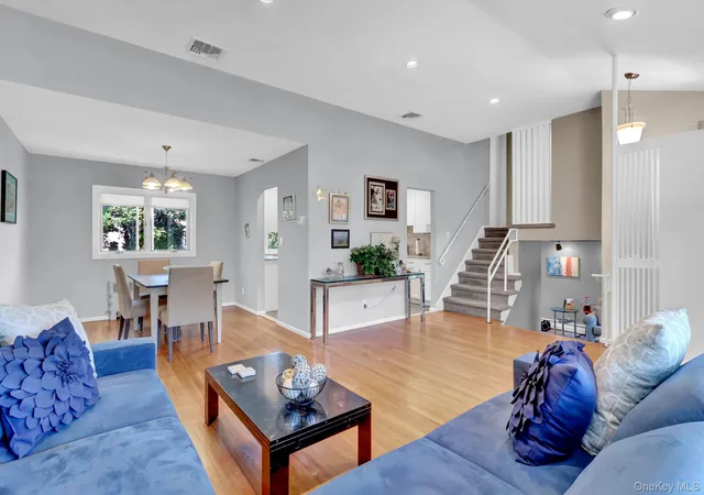 3rd image of 33 Brook Path, Oyster Bay, NY 11803 | MLS# 1004350