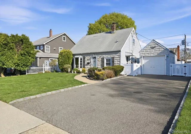 3rd image of 13 Grove Ln, Hempstead, NY 11756 | MLS# 1004355