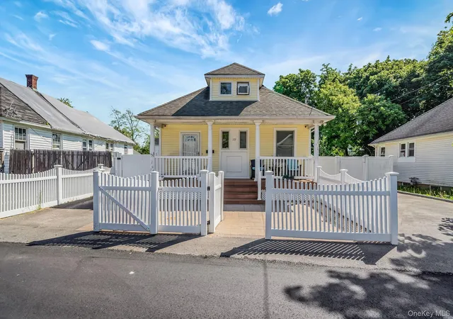 2nd image of 119 N 1st Ave, Bay Shore, NY 11706 | MLS# 1004358