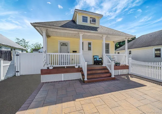 3rd image of 119 N 1St Ave, Bay Shore, NY 11706 | MLS# 1004358