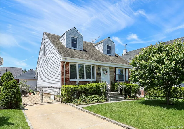 Homes for sale in North Hempstead, NY | 251 Mckinley Pkwy, North Hempstead, NY 11501 | MLS# 1004360