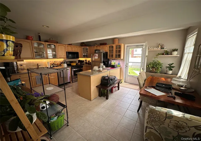 Photo 4 of Sale Pending at 568 Irving St, North Hempstead, NY 11590 | MLS# 1004362 | Listing updated on 2026-08-03