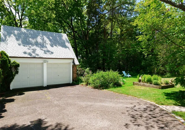 37th image of 10 Crescent Rd, North Hempstead, NY 11050 | MLS# 1004366