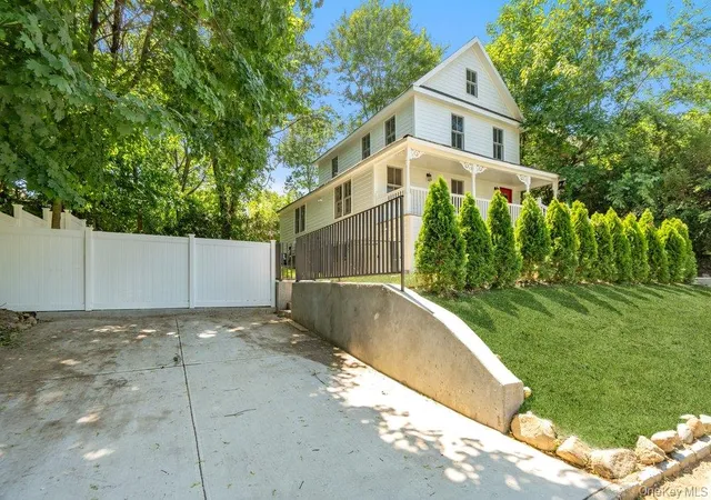 36th image of 17 Tatterson St, North Hempstead, NY 11576 | MLS# 1004381