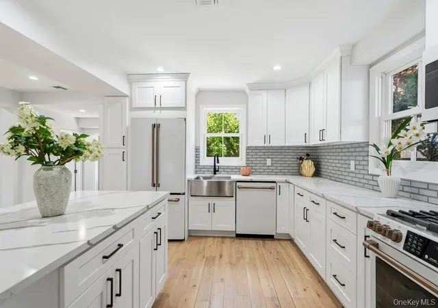 4th image of 17 Tatterson St, North Hempstead, NY 11576 | MLS# 1004381