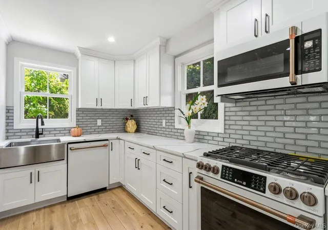 5th image of 17 Tatterson St, North Hempstead, NY 11576 | MLS# 1004381