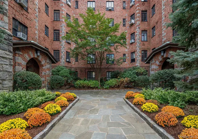 3rd image of 45 Pondfield Rd W #1G, Bronxville, NY 10708 | MLS# 1004389