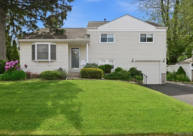 1st image of 5 Hastings Rd, Massapequa, NY 11758 | MLS# 1004391
