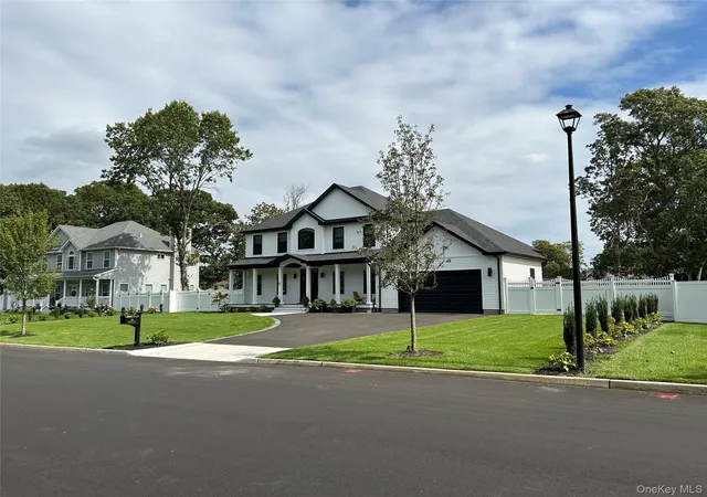 3rd image of 18 Manhattan Ave, Centereach, NY 11720 | MLS# 1004396