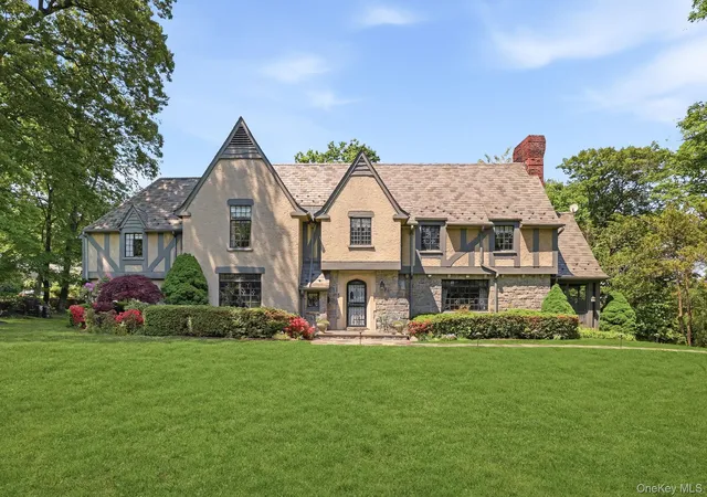 Single family home for sale at 14 Overhill Rd, New Rochelle, NY 10804 | MLS# 1004405