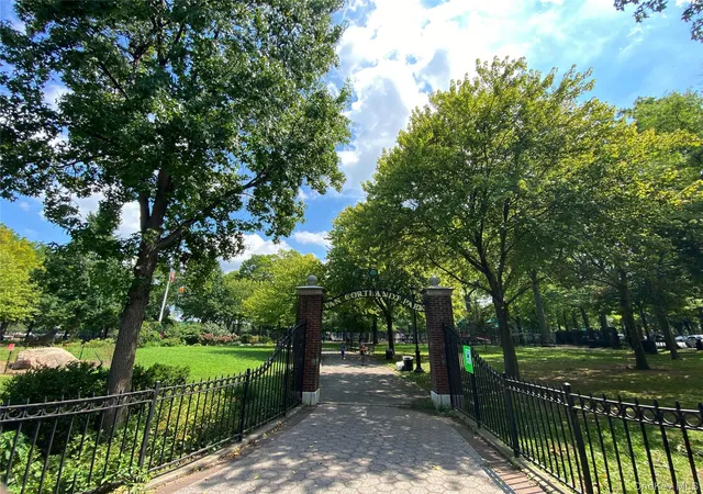 2nd image of 91 Van Cortlandt Ave W, Bronx, NY 10463